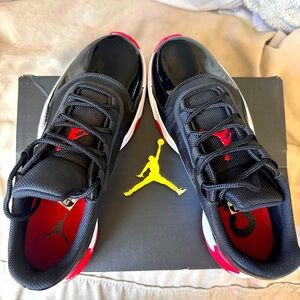Air Jordan RETRO 11 CMFT Low black/varsity red